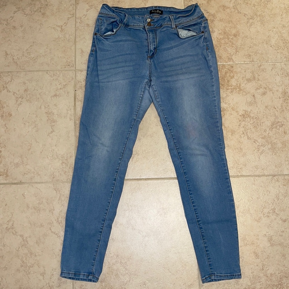 Light washed skinny jeans
